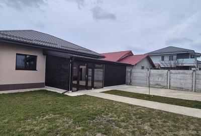 Casă cu 3 camere în Olteni