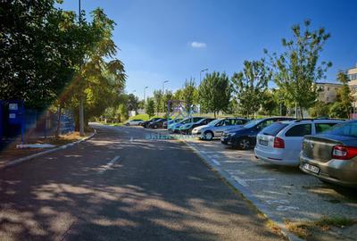 Doamna Ghica, bloc 2002, etaj 3/4, decomandat, doua bai - 3