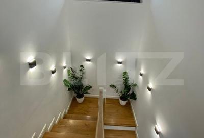 Casă cu Teren 3500 Mp în Cătina - 2