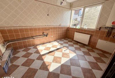 Casă cu 4 camere cu Canalizare în Central - 13