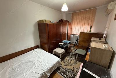 Apartament cu 3 camere semidecomandat în Km 4 - 5