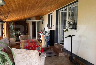 Casă cu 4 camere cu Teren 500 Mp în Central - 1