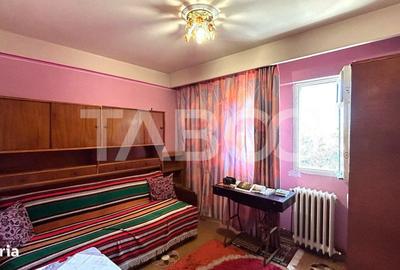 Apartament cu 4 camere decomandat în Central - 2