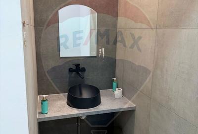 Spațiu comercial, de 300 mp, în Central - 4