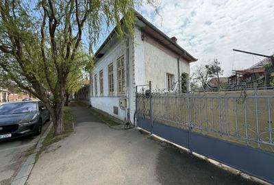 Casă cu 4 camere decomandat în Central - 9
