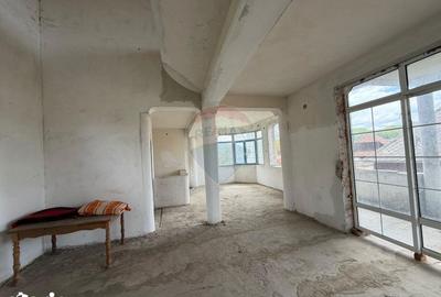 Casă cu 6 camere cu Teren 2681 Mp în Central - 6