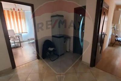 Spațiu comercial, de 100 mp, în Central - 3