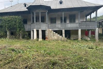 Casă cu 4 camere în Pârâu - 2