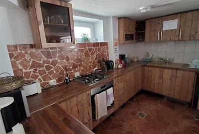 Casă cu 6 camere cu Teren 900 Mp în Central - 2