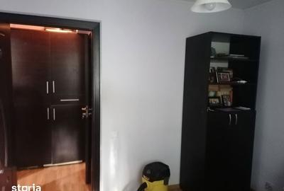 Apartament cu 2 camere semidecomandat în Berceni