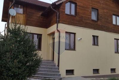 Casă cu 7 camere cu Garaj în Moara Vlăsiei - 1
