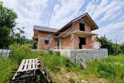 Casă individuală cu 4 camere în Câmpului
