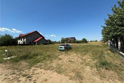 Teren intravilan de 700 mp, în 9 Mai - 1