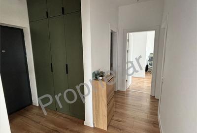 Apartament cu 3 camere decomandat în Titan