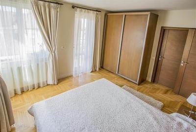 FILM ! Pe armonia a 1.100 mp teren/ gradina, Vila galanta,cu 3 apartamente disti FILM ! Pe armonia a 1.100 mp teren/ gradina, Vila galanta,cu 3 apartamente disti - 6