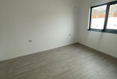 Casă cu 3 camere cu Teren 450 Mp în Central - 16