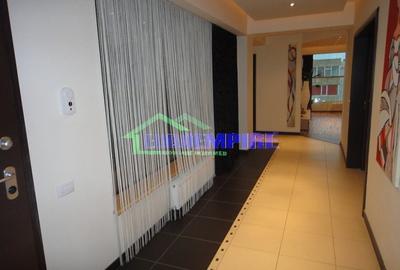 Apartament cu 3 camere decomandat în Km 5 - 13