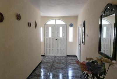 Casă cu 11 camere cu Teren 731 Mp în Central