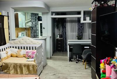 Garsoniera BRAZDA,etaj 5,renovata recent. - 1