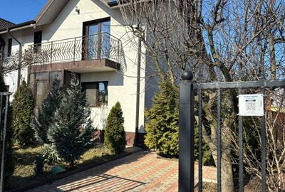 Casă cu 4 camere în Valea Adâncă