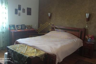 Casă cu 6 camere cu Canalizare în Central - 11