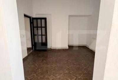 Spațiu comercial, de 1,200 mp, în Central - 15