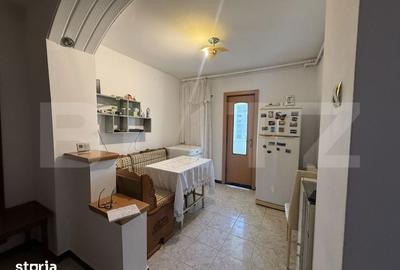 Apartament cu 3 camere decomandat în Micro 6 - 8