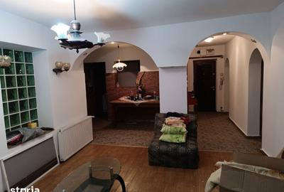 Apartament cu 4 camere decomandat în Est - 1