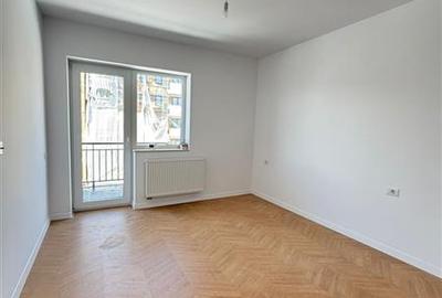 Apartament cu 2 camere decomandat în Tractorul - 2
