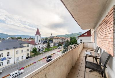 De investitit in apartament central -dormitor 35 mp,  vedere panoramica-Humor - 9