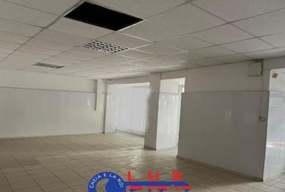 Spațiu comercial, de 68 mp, în Central - 3