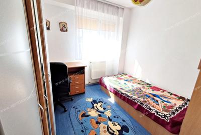 Apartament cu 3 camere, situat la etajul 3, in cartier Siderugistilor; SD-uri. - 4