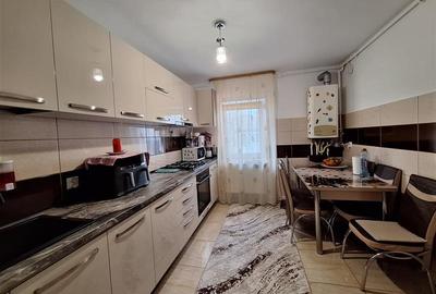 Apartament cu 3 camere decomandat, mobilat în 9 Mai - 2