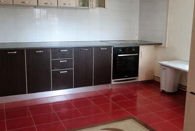 Casă cu 3 camere în Viile Noi