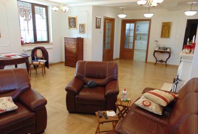 Casă individuală cu 7 camere în Gulia