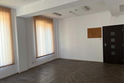 Spațiu comercial, de 27 mp, în Decebal - 1