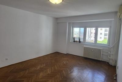 Apartament cu 4 camere decomandat în 1 Mai - 1