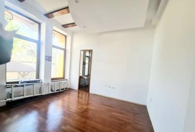 Casă individuală cu 12 camere cu Garaj în Inel II - 3