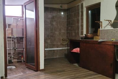 Casă individuală cu 5 camere cu Canalizare în Km 5 - 24