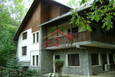 Casă cu Teren 916 Mp în Cornu - 2