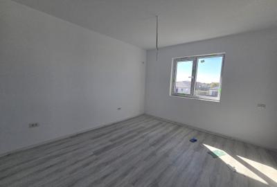 Vila tip duplex - 4 camere - 2 bai - pod - beci - 4