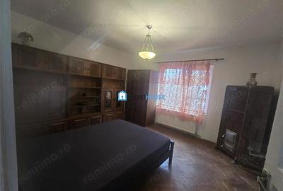 Casă cu 3 camere cu Teren 681 Mp în Central - 1