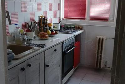 Apartament cu 3 camere semidecomandat în Central - 3