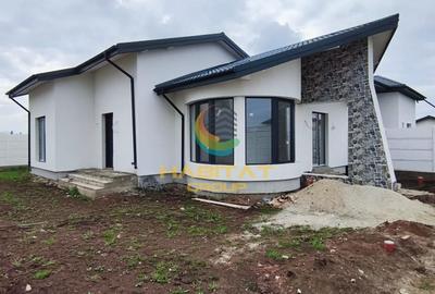 Casă individuală cu 3 camere cu Canalizare în Berceni
