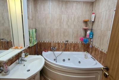 Apartament cu 3 camere decomandat în Nufărul - 7