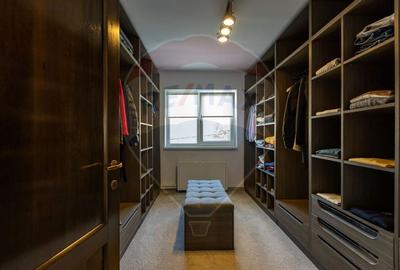 Casă cu 5 camere cu Canalizare în Central - 13