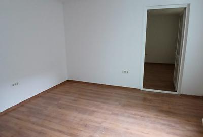 Duplex cu 3 camere cu Canalizare în Central - 1