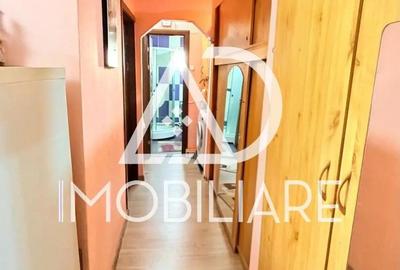 Apartament de vanzare 3 camere decomandat Zona 9 Mai, Str. Castanilor, 60 mp - 2