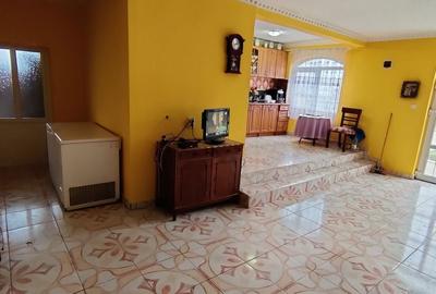 Casă cu 5 camere cu Teren 2000 Mp în Central - 10