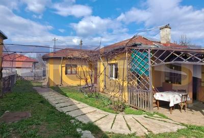 Casă individuală cu 5 camere cu Canalizare în Central - 1